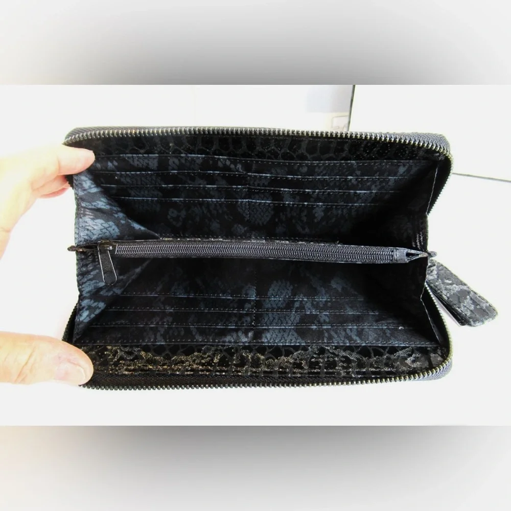 Kenneth Cole Black Large Leather Zip Around Wallet snakeskin Style - Picture 3 of 5